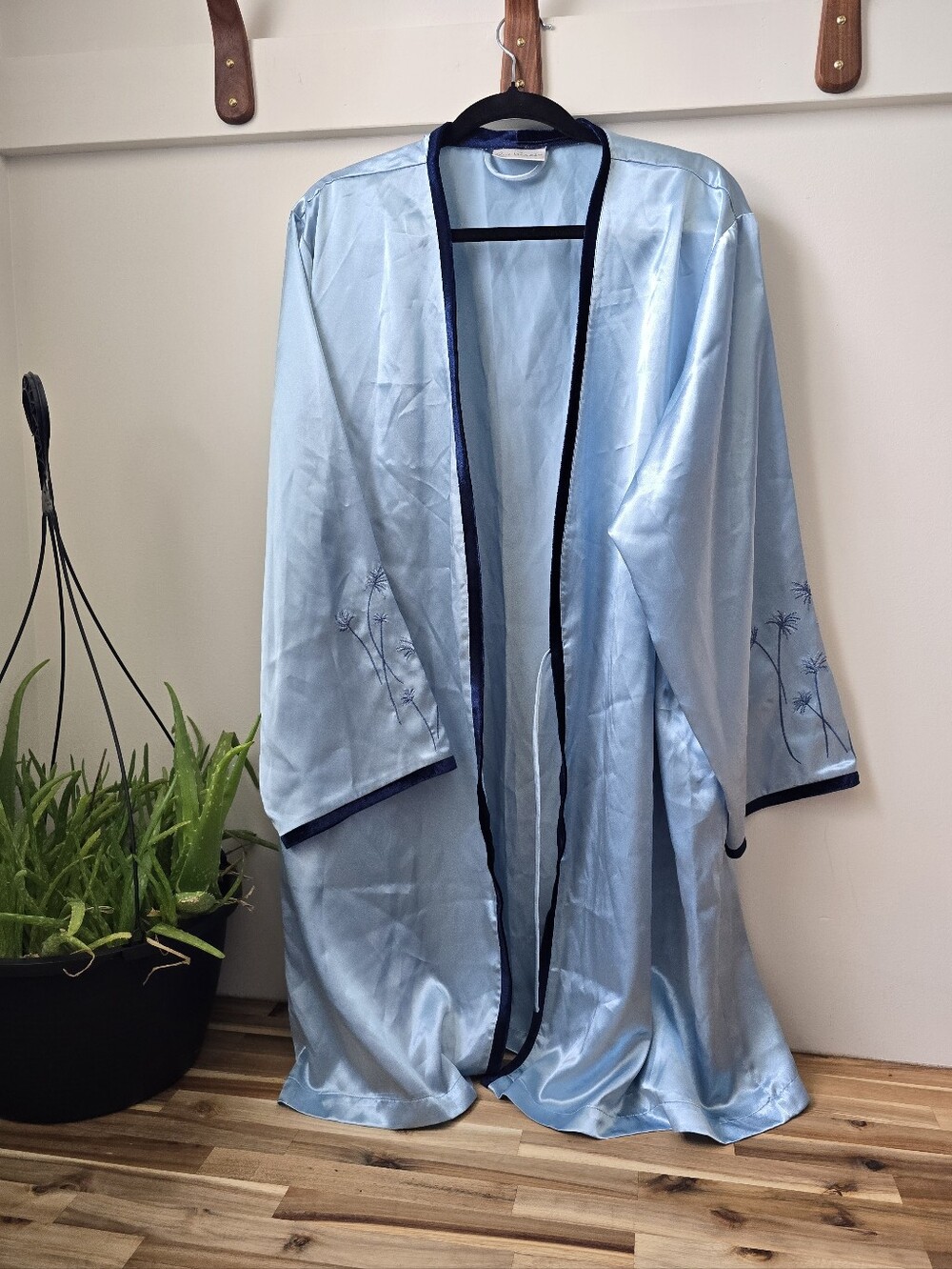 Vintage Gloria Vanderbilt Blue Kimono Robe *Missing Belt*